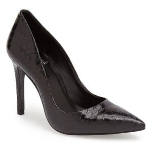 Brand new Vince Camuto Westin Snake pointed heels